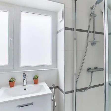 Bnbnook - 1br Near Montmartre & Moulin Rouge Paryż